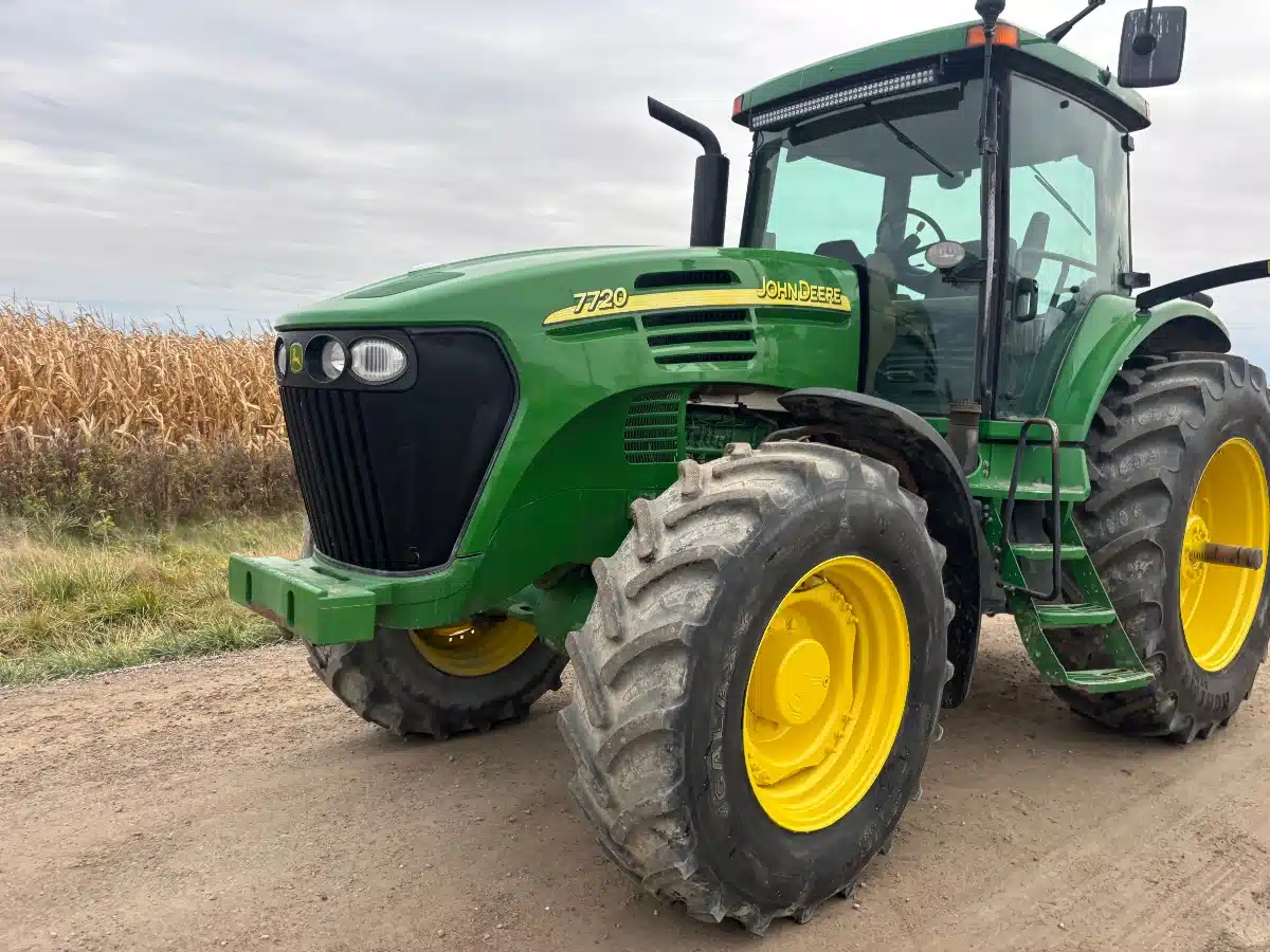 Gallery image 2 for Used 2007 John Deere 7720 Tractor