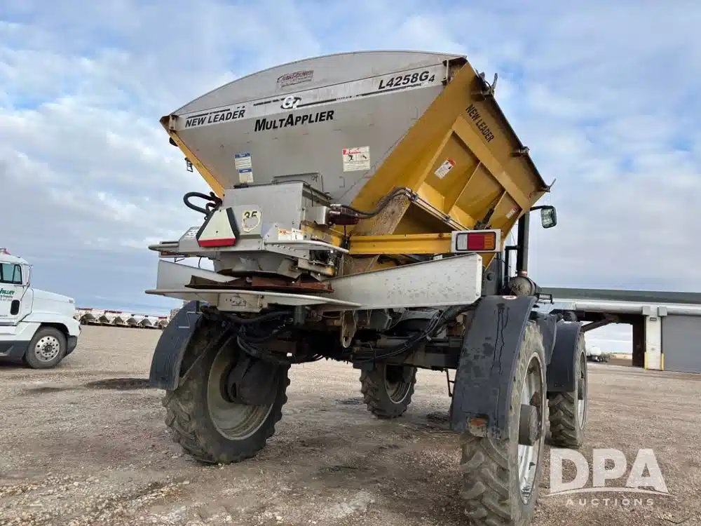 Gallery image 2 for Used 2013 RoGator RG1100B Spreader - Fertilizer