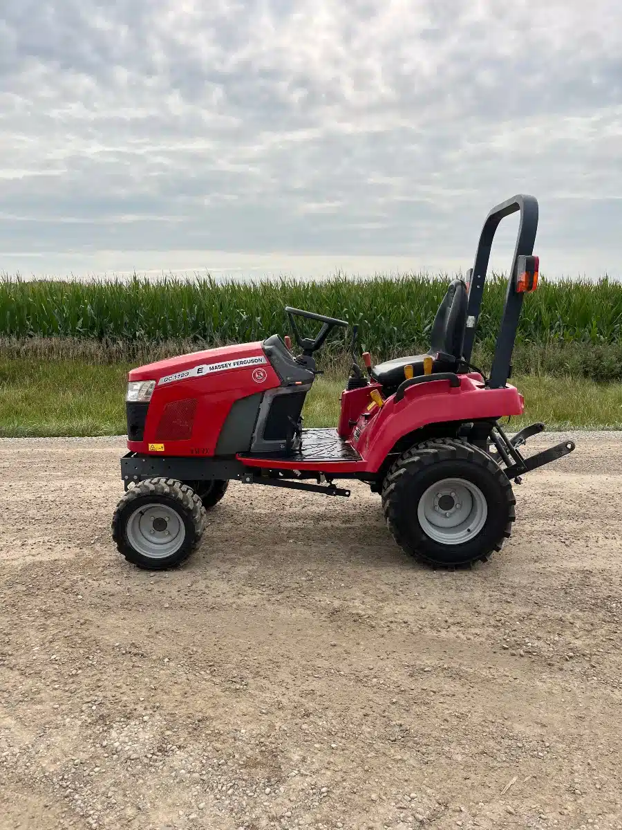 Gallery image 1 for 2021 Massey Ferguson GC1723E Tractor