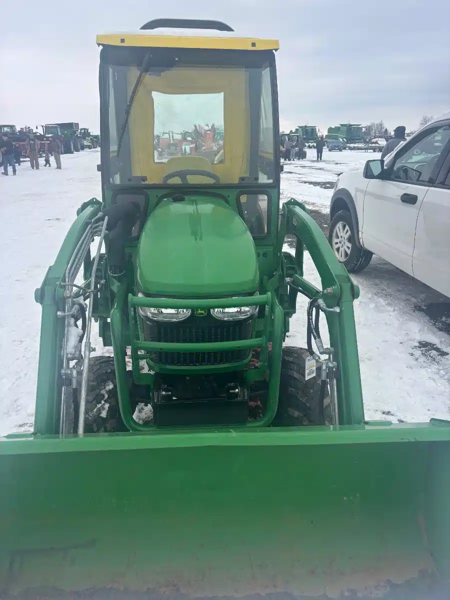 Gallery image 2 for 2010 John Deere 2320 Tractor