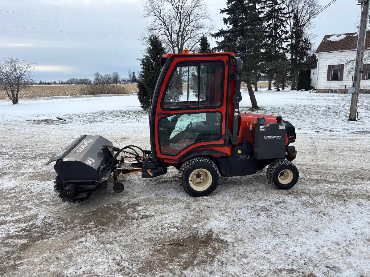 Gallery image 1 for 2018 Kubota F3990 Sweeper