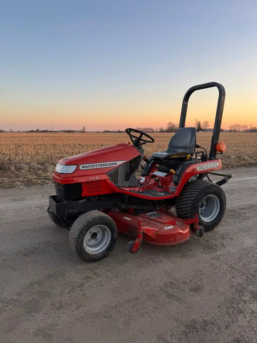 Gallery image 2 for 2005 Massey Ferguson GC2300 Tractor