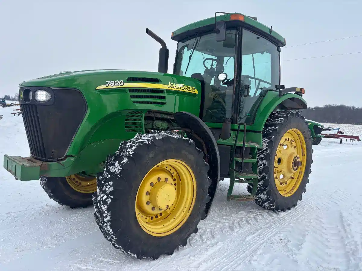 2004 John Deere 7820 Tractor