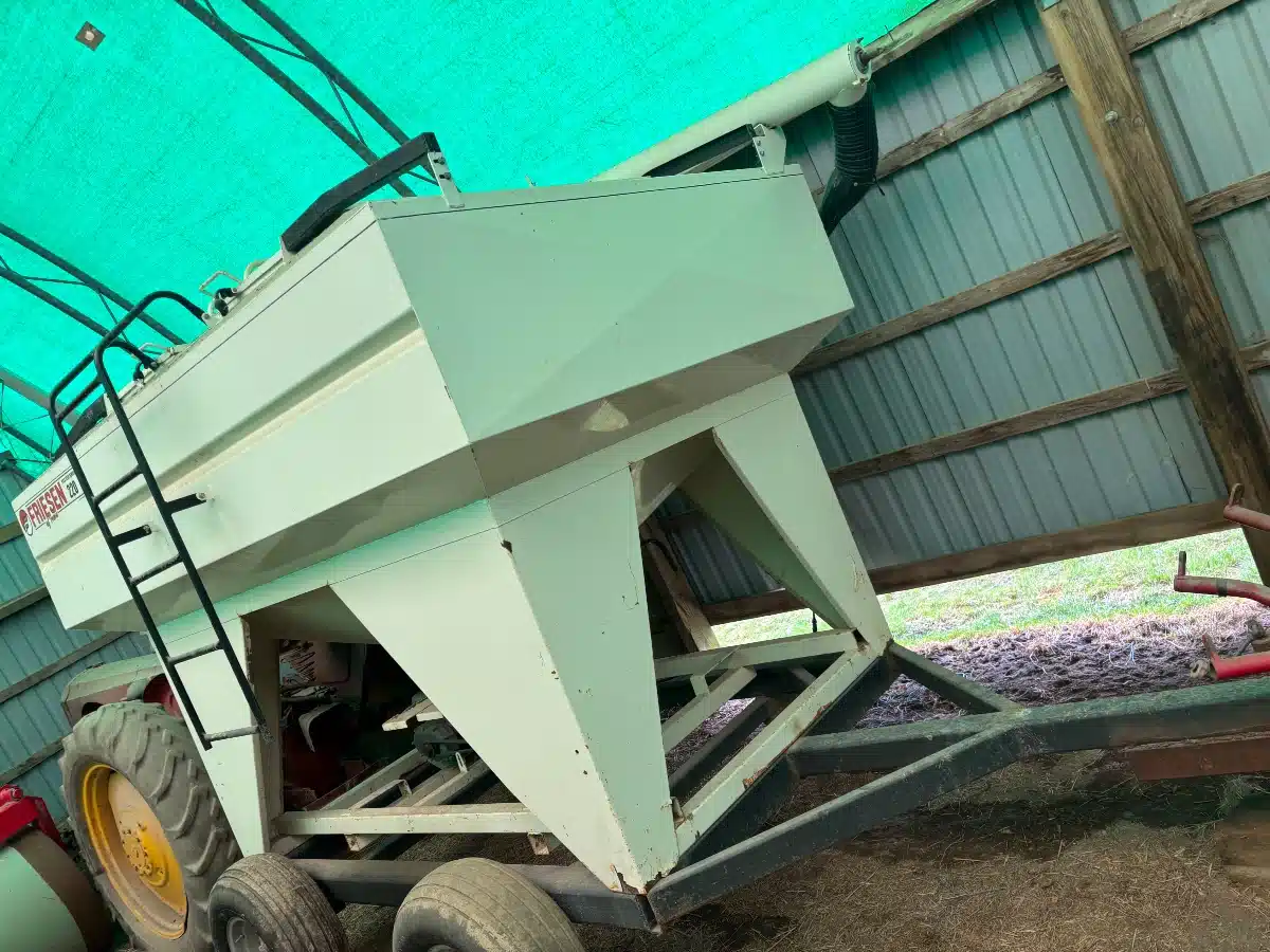 Gallery image 2 for 2010 Friesen 220 Seed Tender