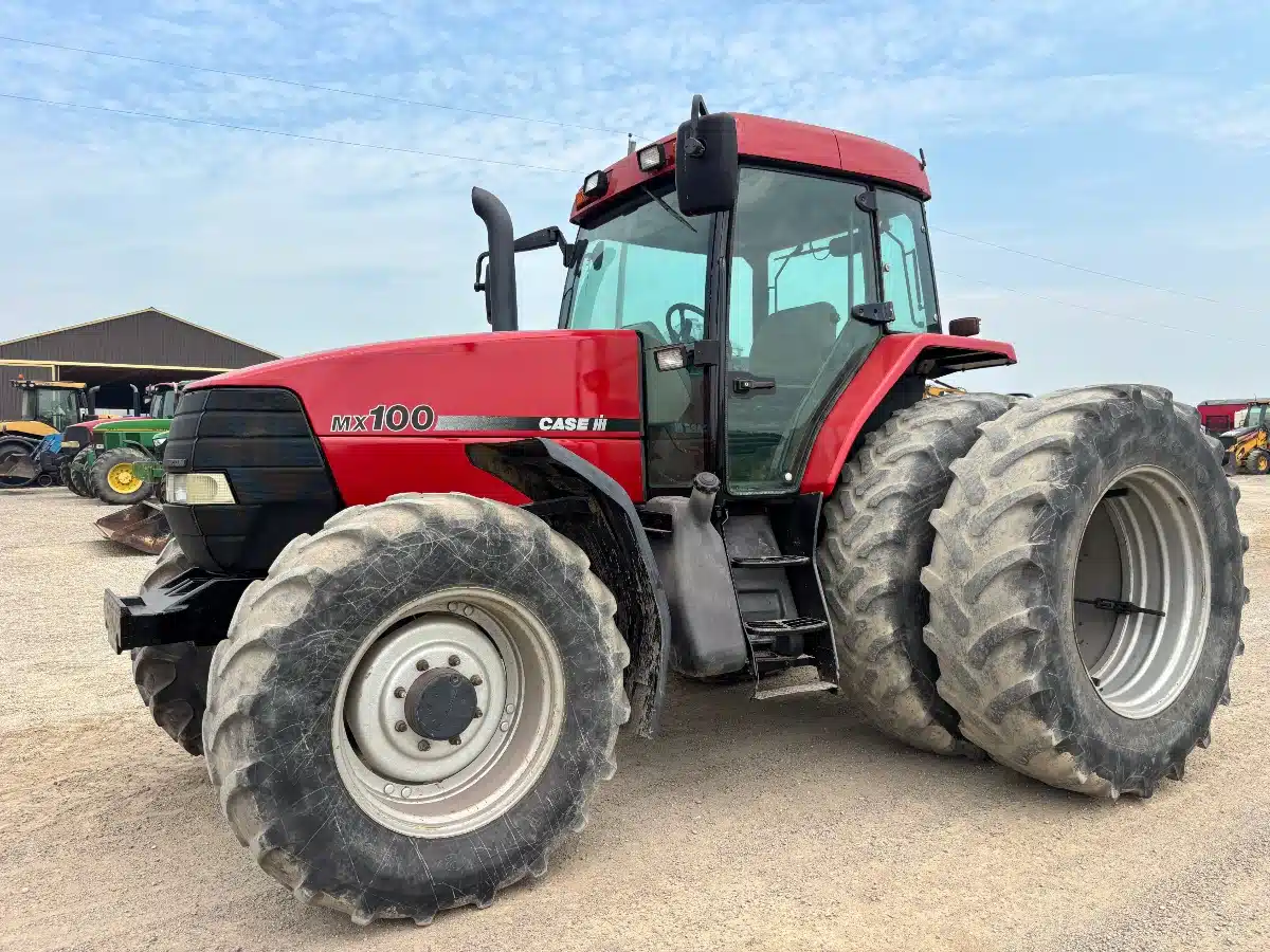 Gallery image 1 for 2013 Massey Ferguson 5613 Tractor