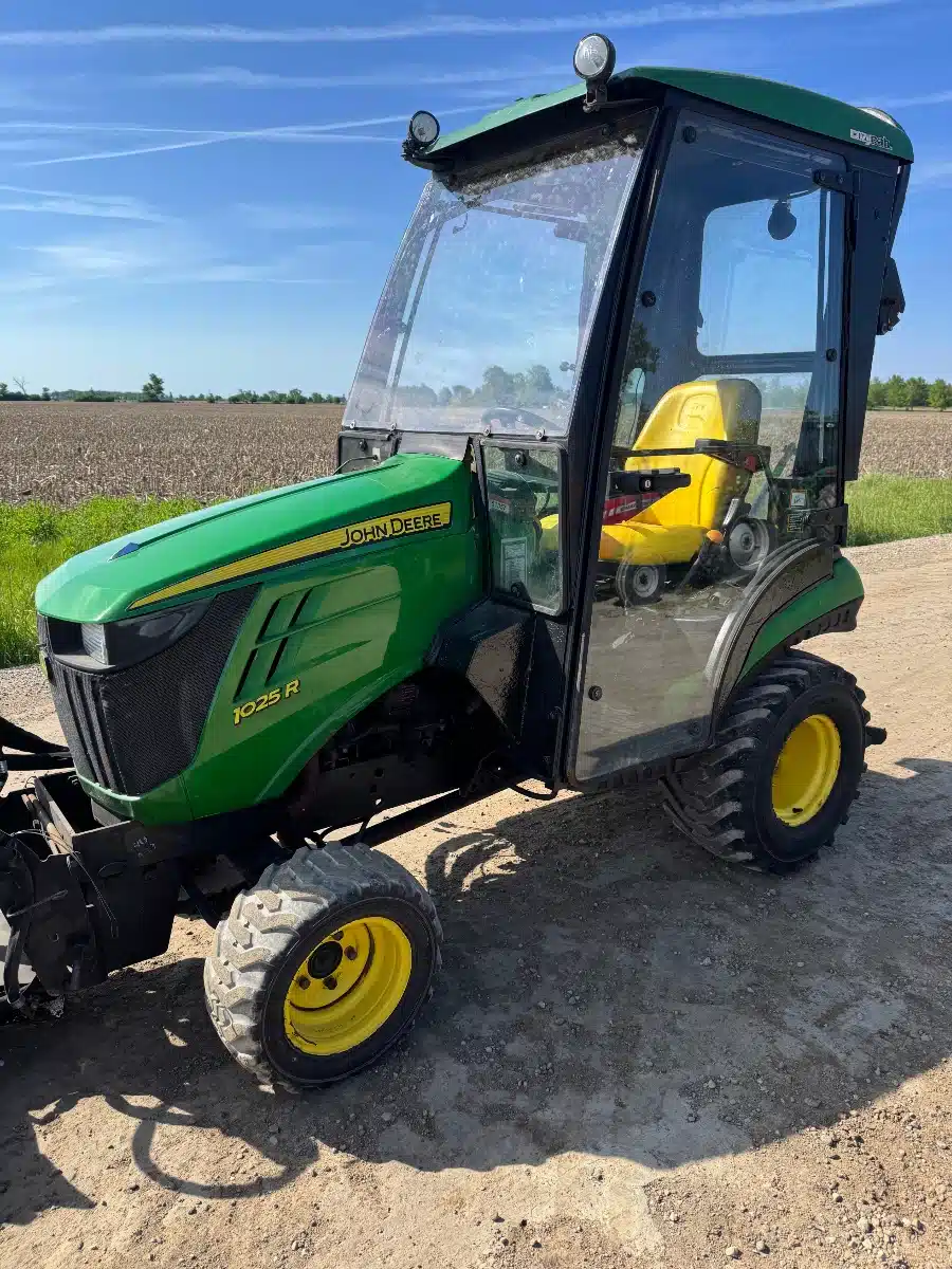 Gallery image 2 for 2014 John Deere 1025R Tractor