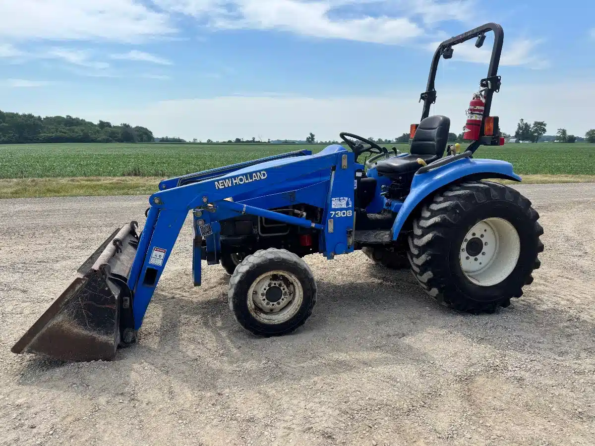 Gallery image 1 for 2003 New Holland TC33D Tractor