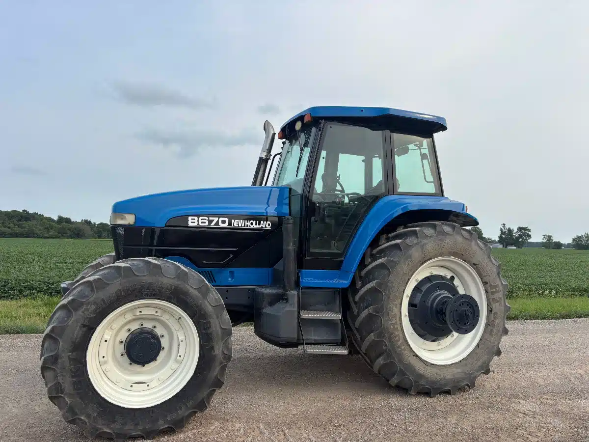 Gallery image 1 for 1997 New Holland 8670 Tractor