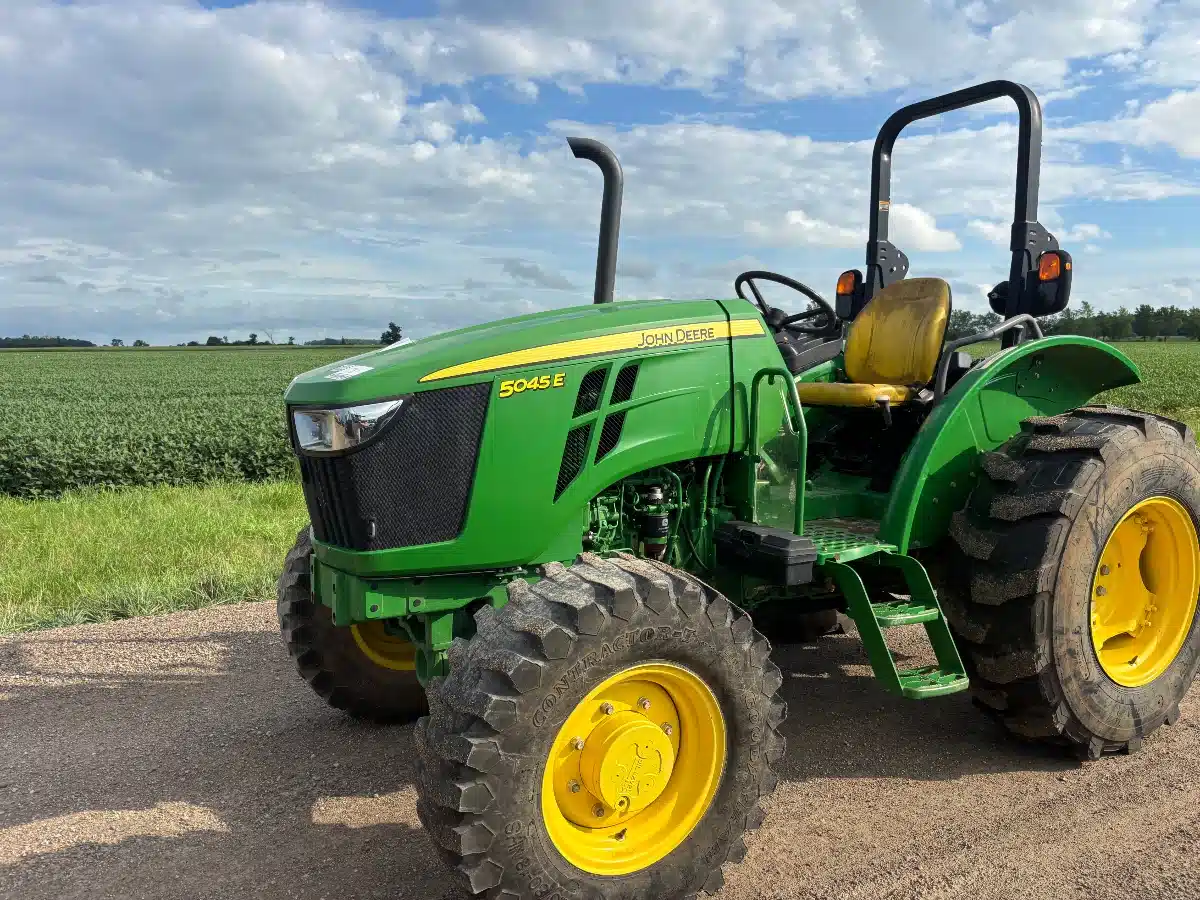 Gallery image 2 for 2015 John Deere 5045E Tractor