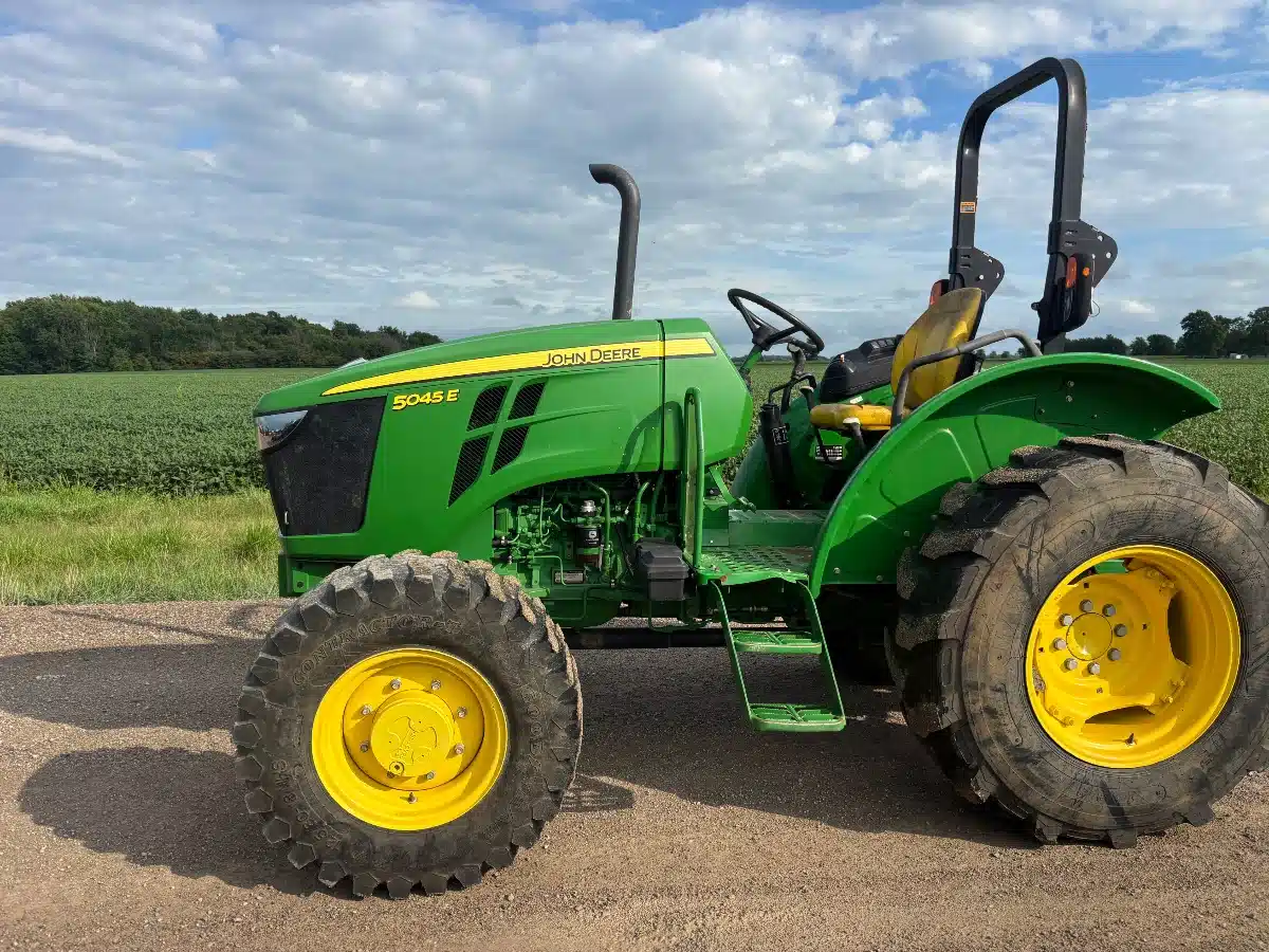 Gallery image 1 for 2015 John Deere 5045E Tractor