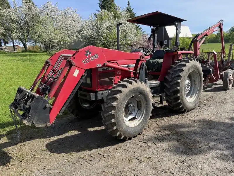 Gallery image 1 for 2000 Massey Ferguson 4255 Tractor