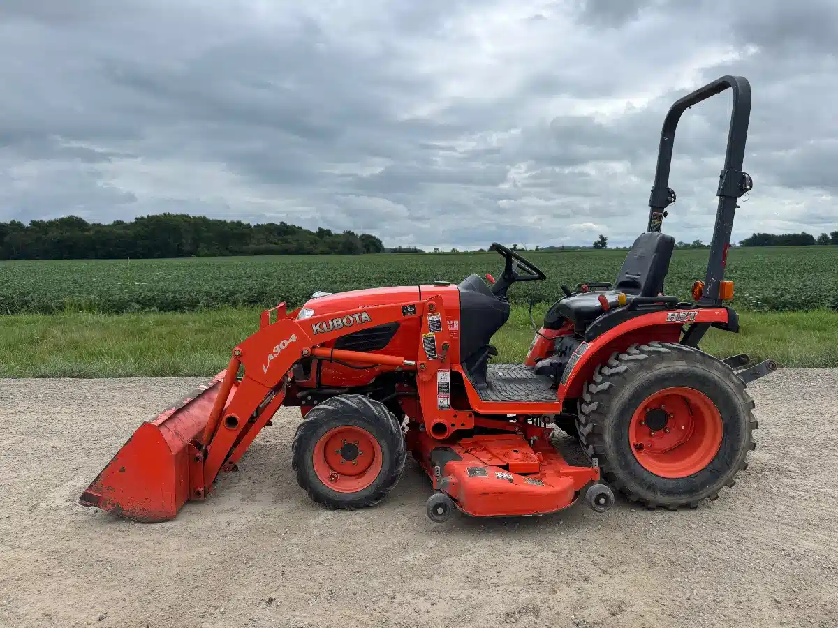 Gallery image 1 for 2013 Kubota B2320 Tractor