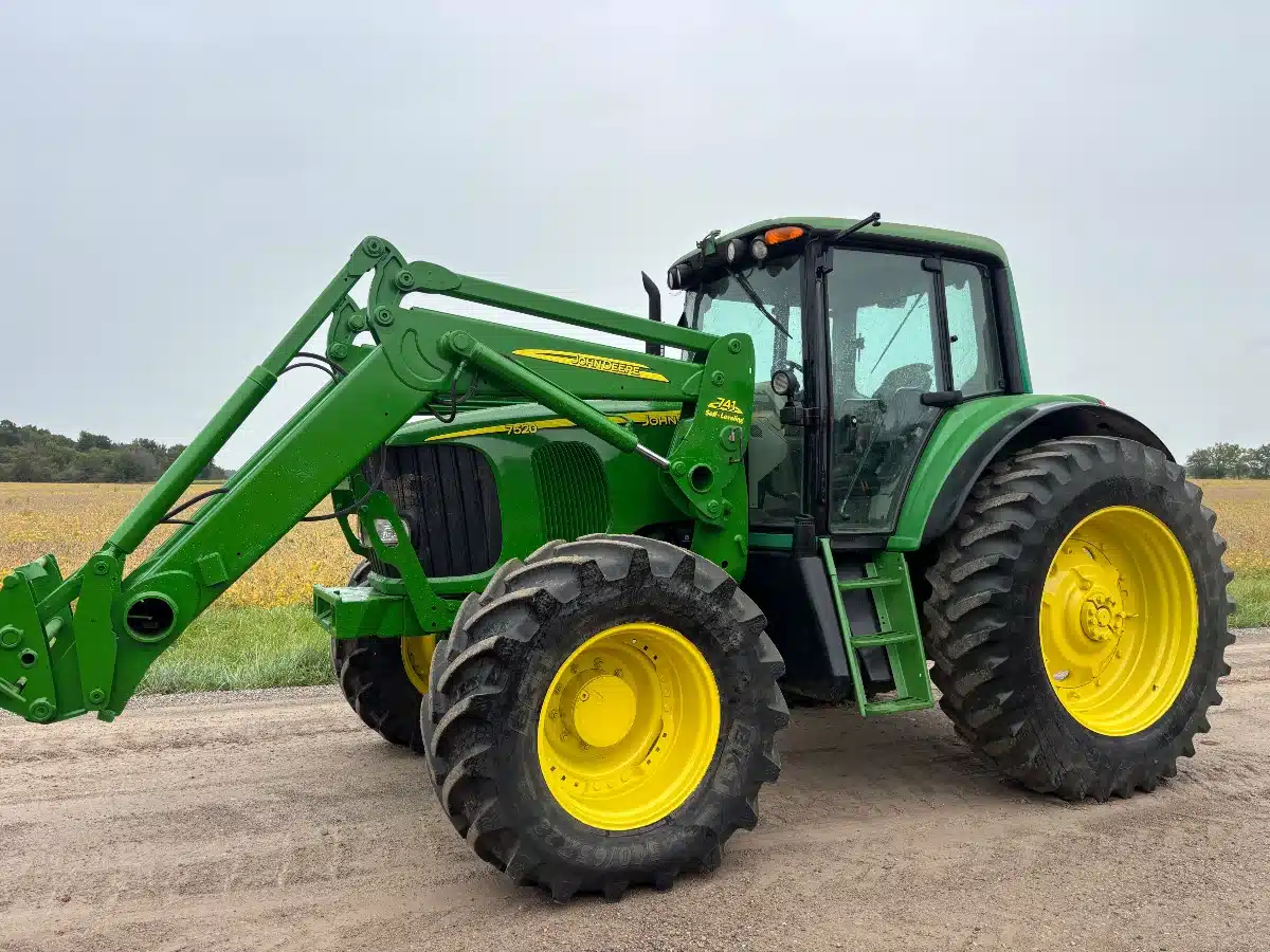 Gallery image 1 for 2005 John Deere 7520 Tractor
