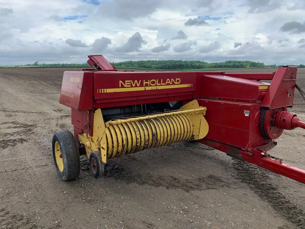 Gallery image 2 for Used New Holland 316 Square Baler - Small