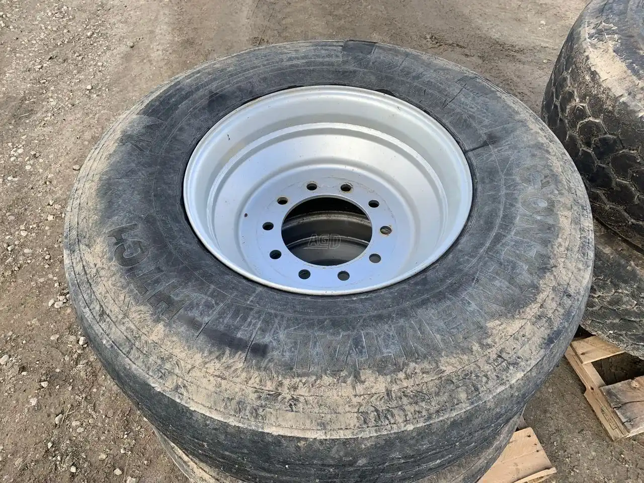 Gallery image 2 for Used Continental 425/16-R22.5 Tires