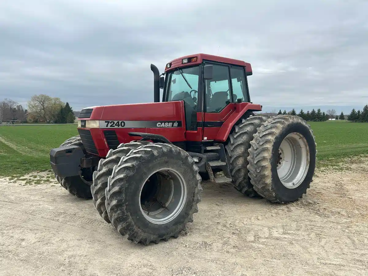 Gallery image 1 for Used Case IH MAGNUM 7240 Tractor