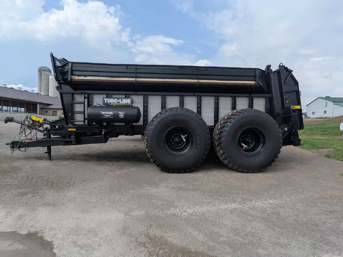 Photo de la Galerie 1 pour 2023 Tubeline Manufacturing Nitro 950 Épandeur à fumier