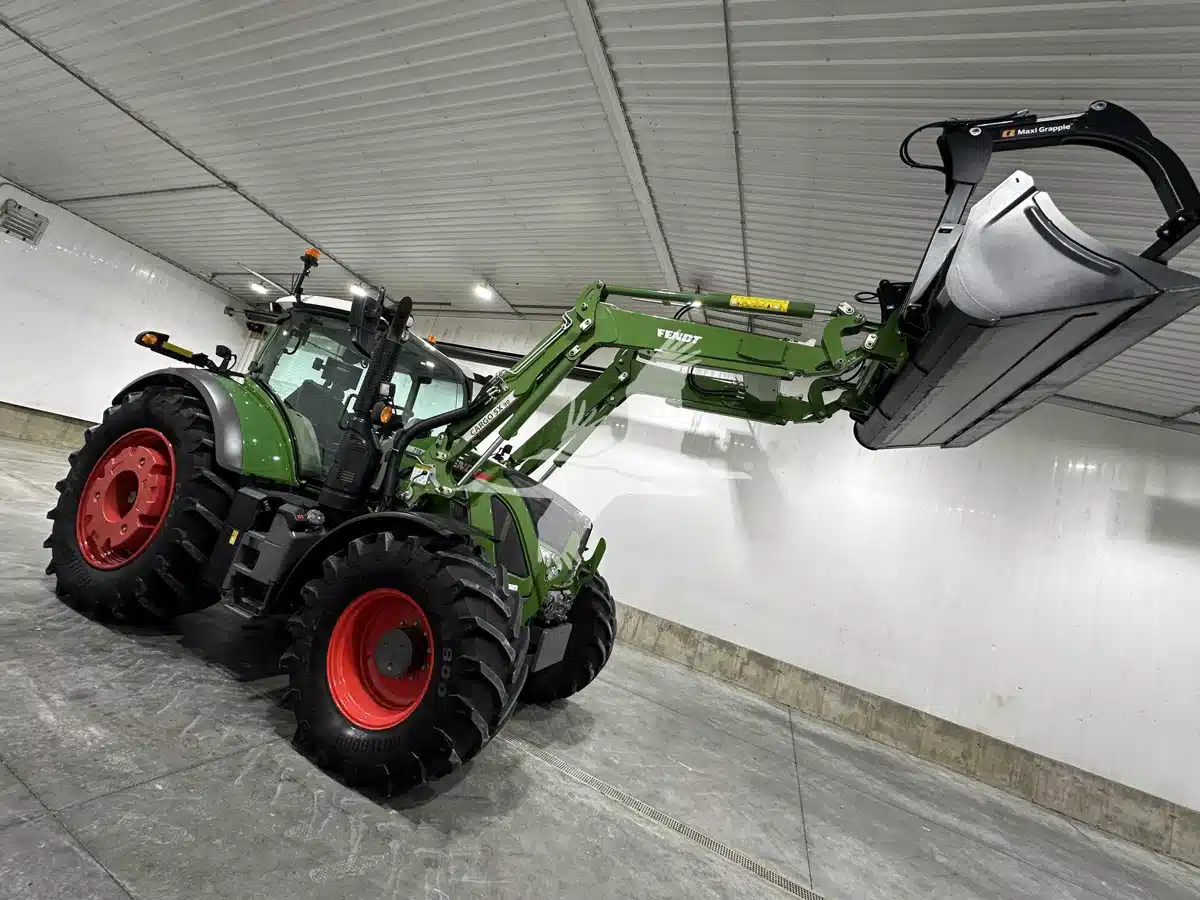 Gallery image 2 for Used 2022 Fendt 718 VARIO Tractor
