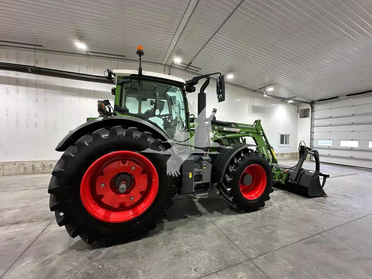 Gallery image 2 for Used 2022 Fendt 718 VARIO Tractor