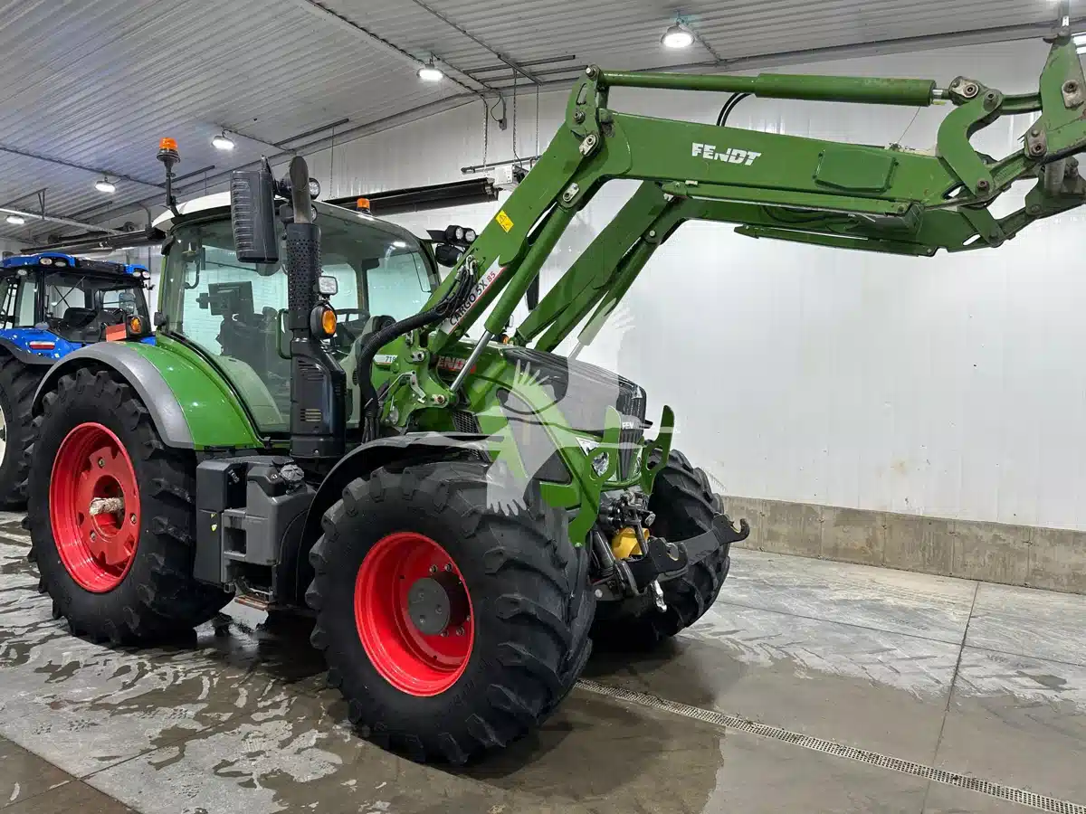 2022 Fendt 718 VARIO Tractor