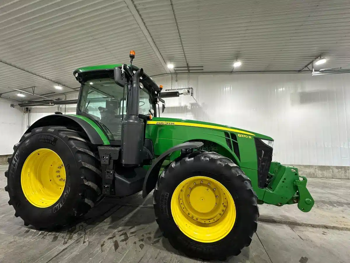Photo de la Galerie 2 pour 2016 John Deere 8370R Tracteur