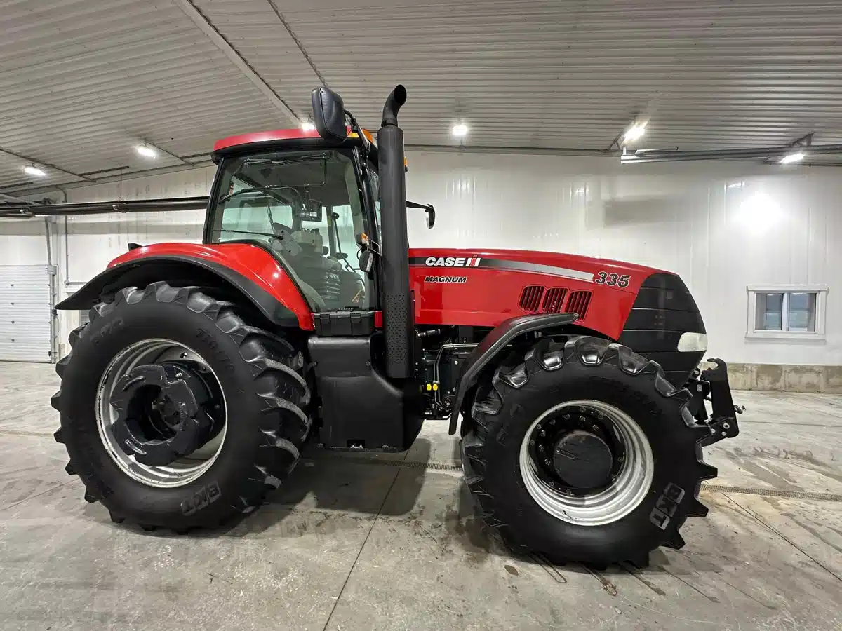 Gallery image 2 for 2009 Case IH MAGNUM 335 Tractor