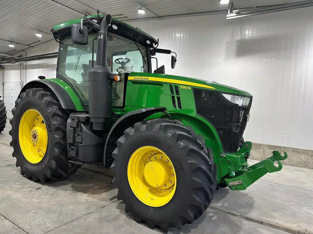 Gallery image 1 for 2017 John Deere 7210R Tractor