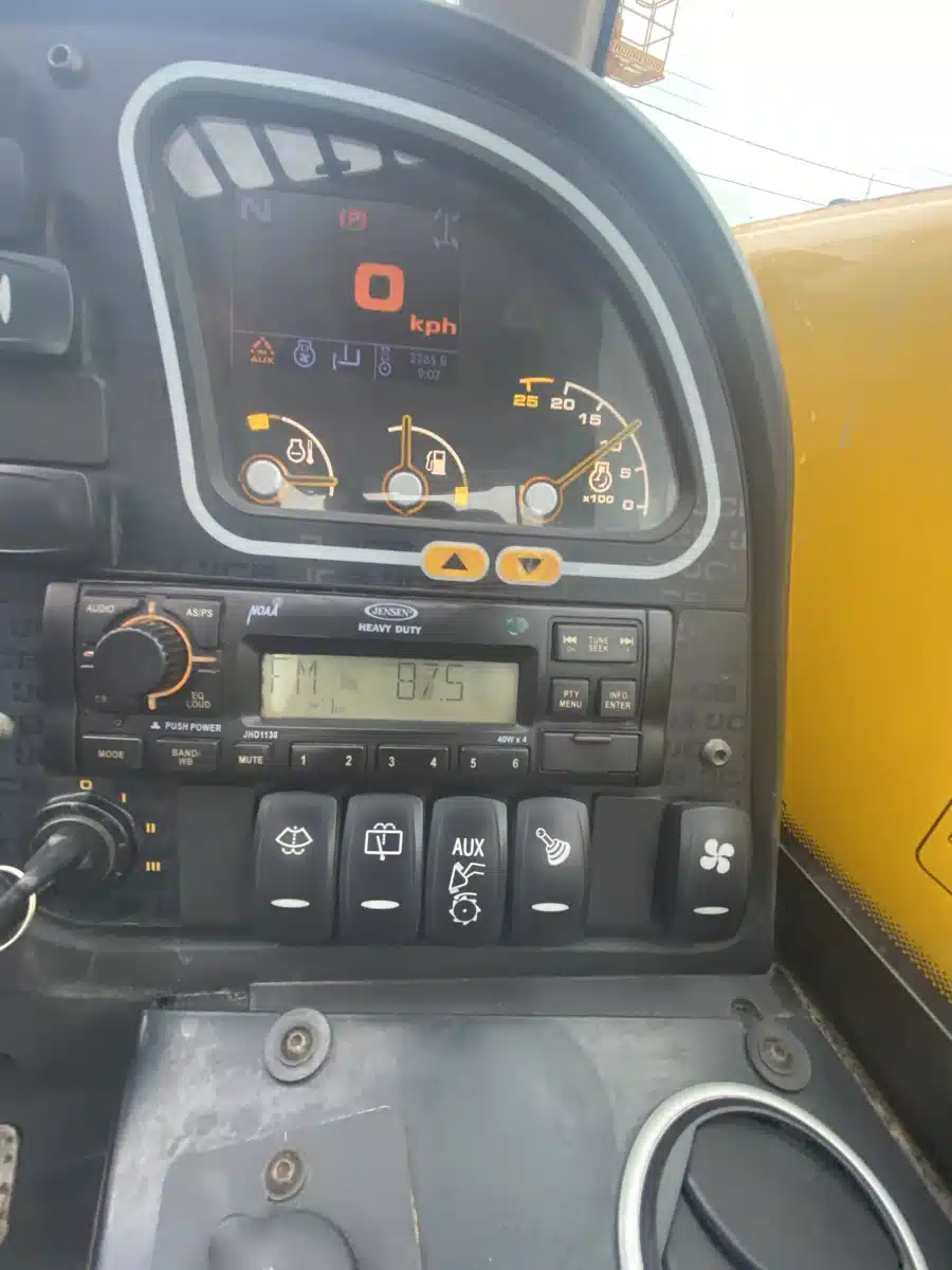 Gallery image 2 for Used 2015 JCB 525-60 TeleHandler