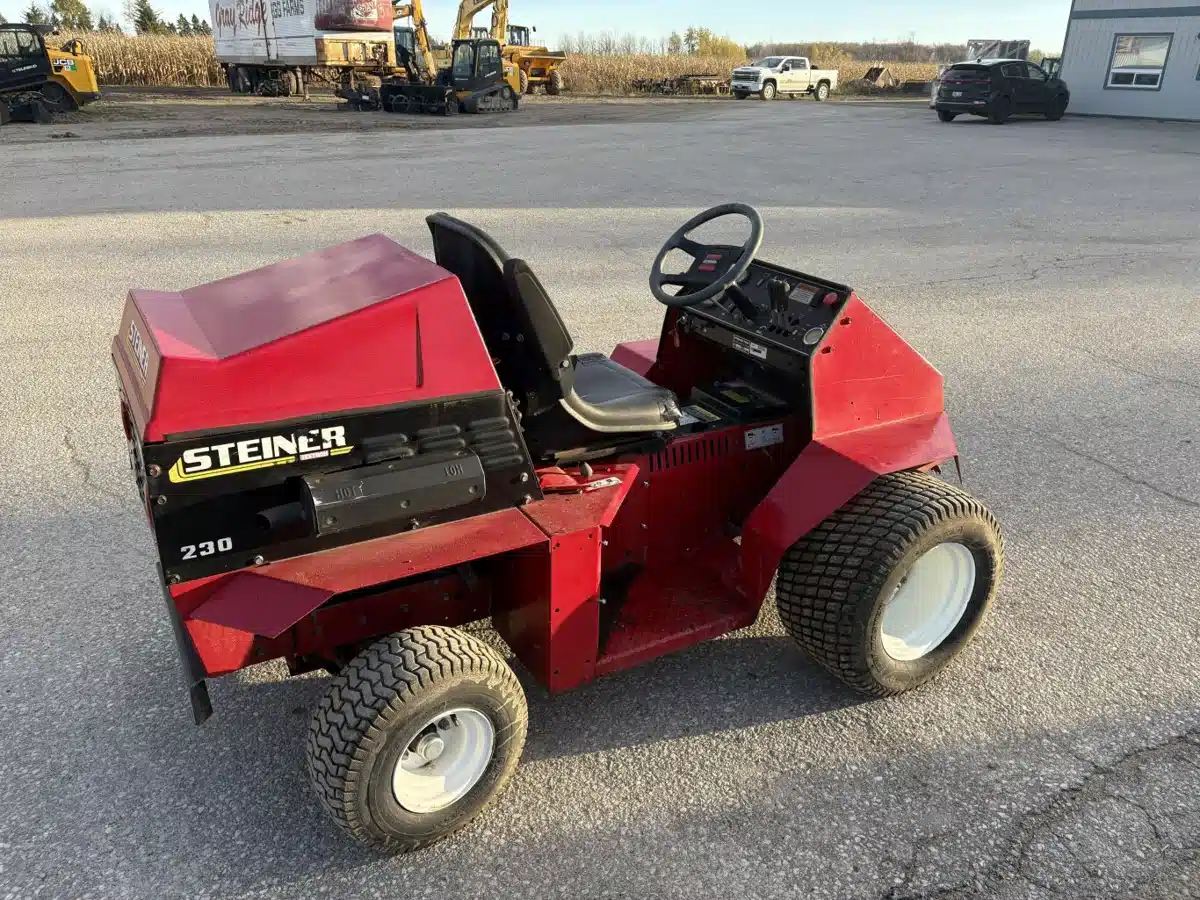 Gallery image 2 for Used Steiner 230 Tractor