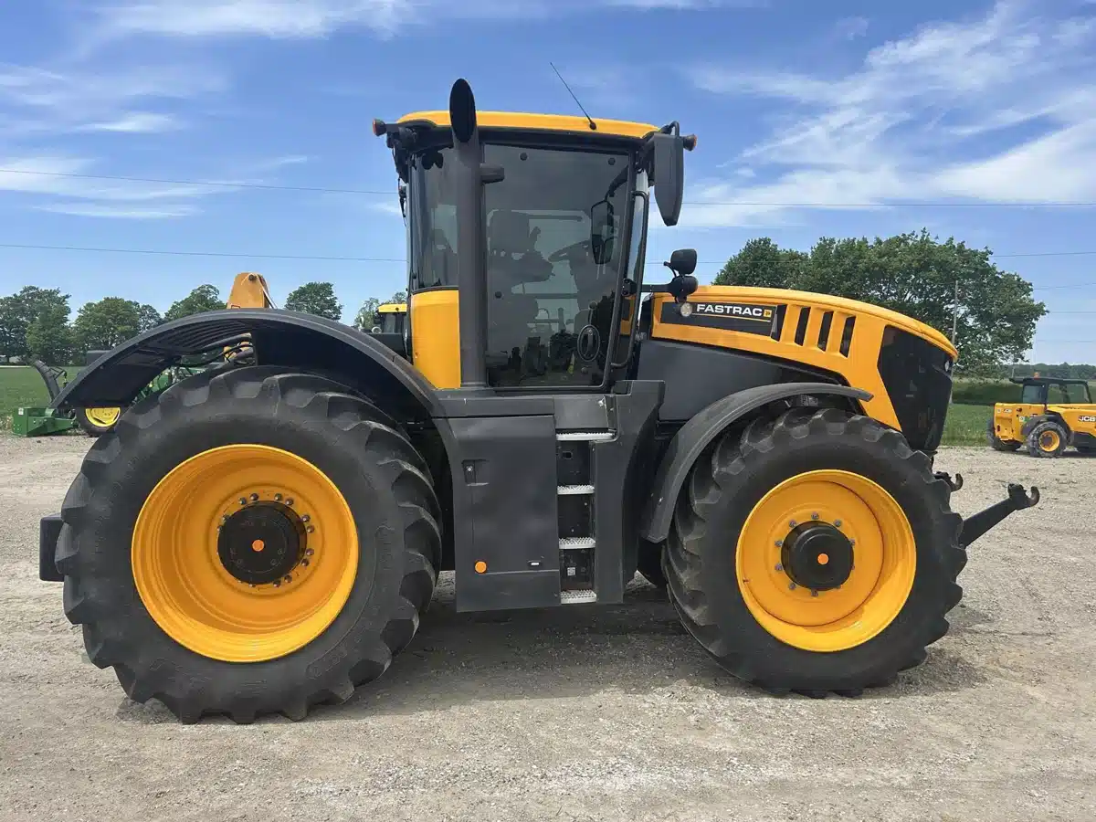 Gallery image 2 for 2021 JCB FASTRAC 8330 Tractor