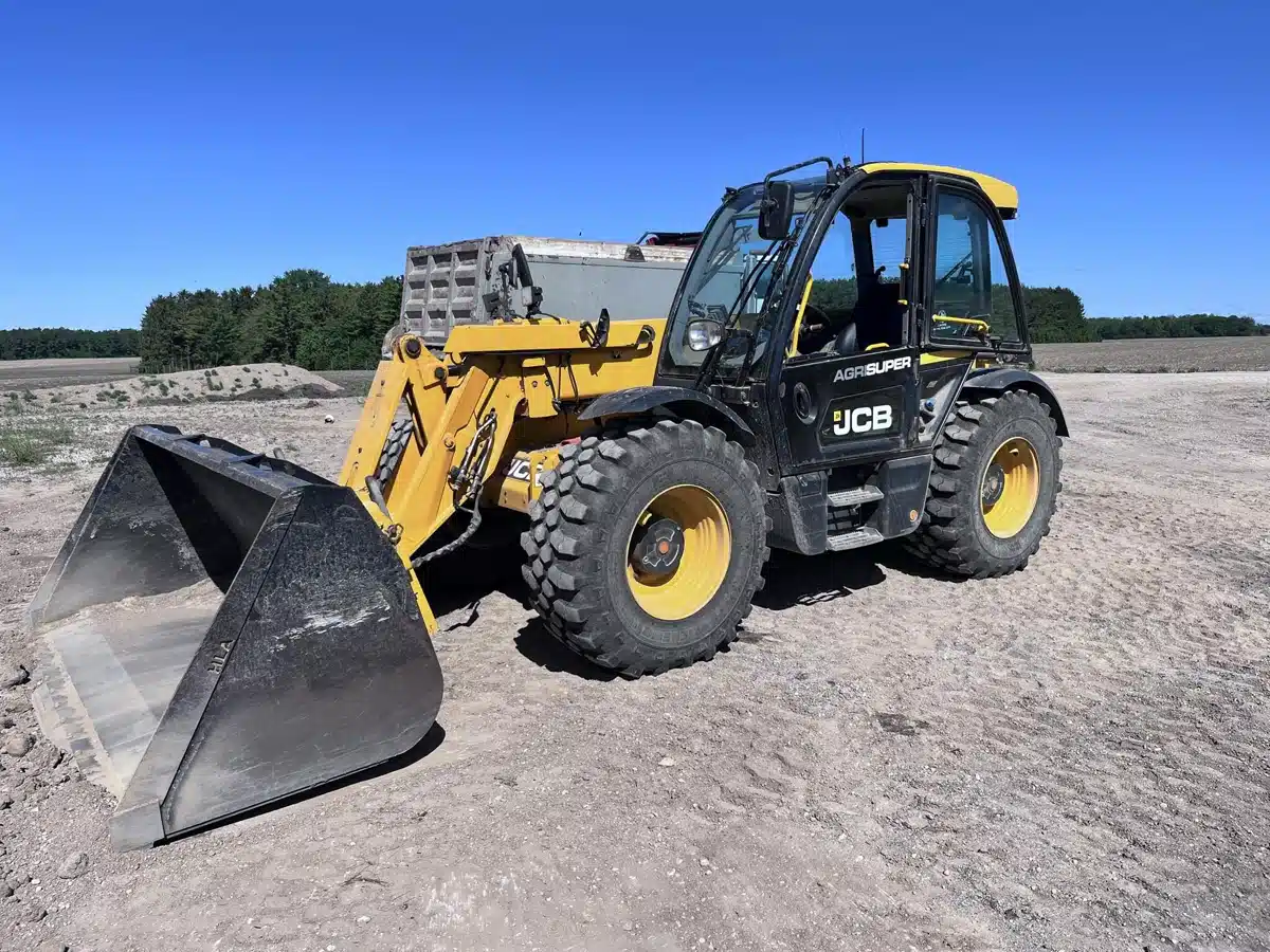 Photo de la Galerie 1 pour 2020 JCB 542-70 AGRI SUPER Bouteur