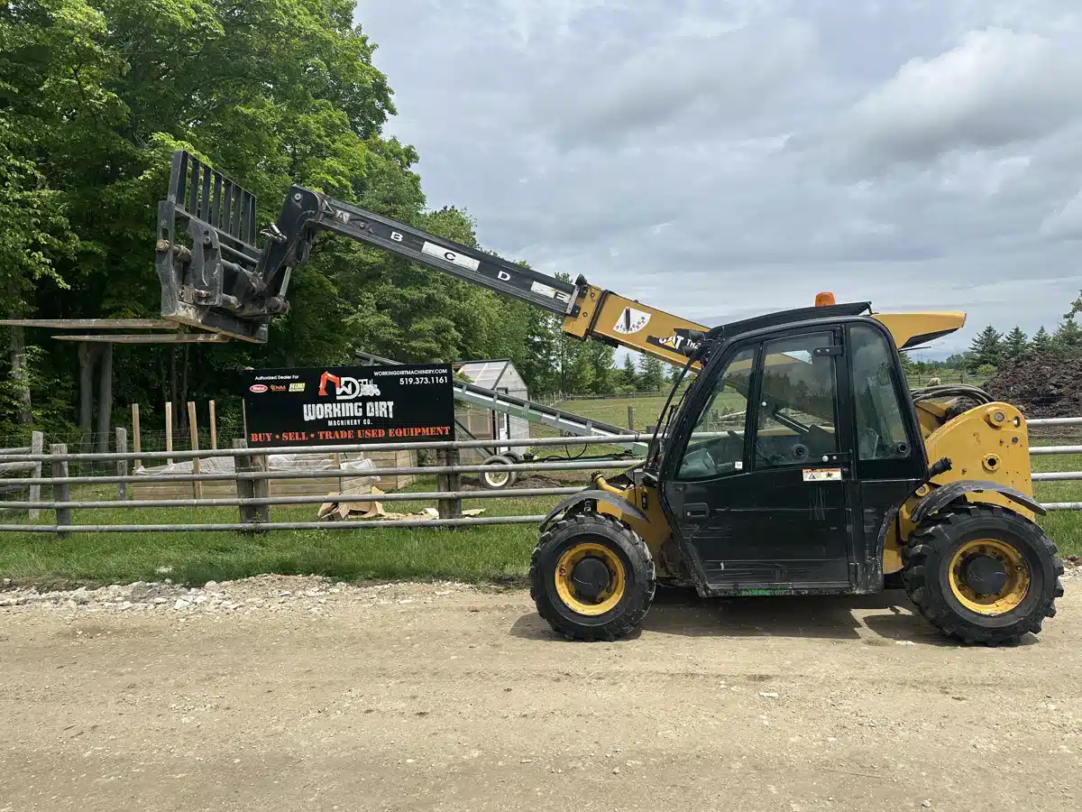 Gallery image 2 for Used 2016 Caterpillar TH255C TeleHandler