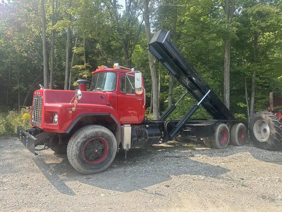 Gallery image 1 for Used 2000 Mack RB688S Truck - Roll Off
