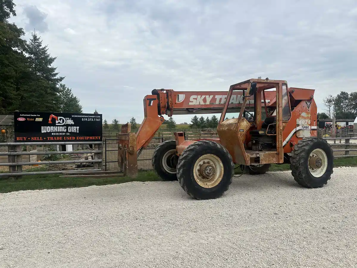 Gallery image 2 for Used 1996 SkyTrak 6034 TeleHandler