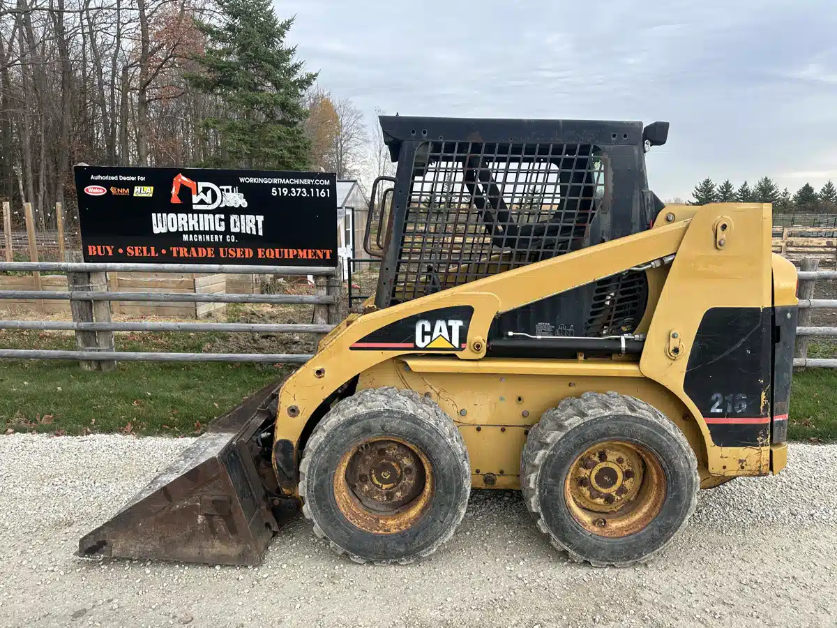 Gallery image 2 for Used 2002 Caterpillar 216 Skid Steer