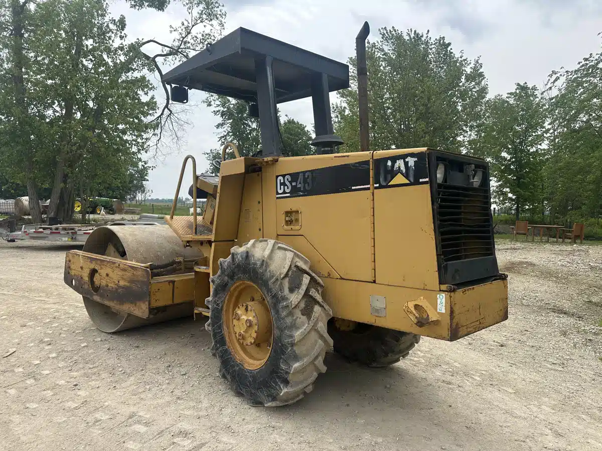 Gallery image 2 for Used 1998 Caterpillar CS433C Compactor
