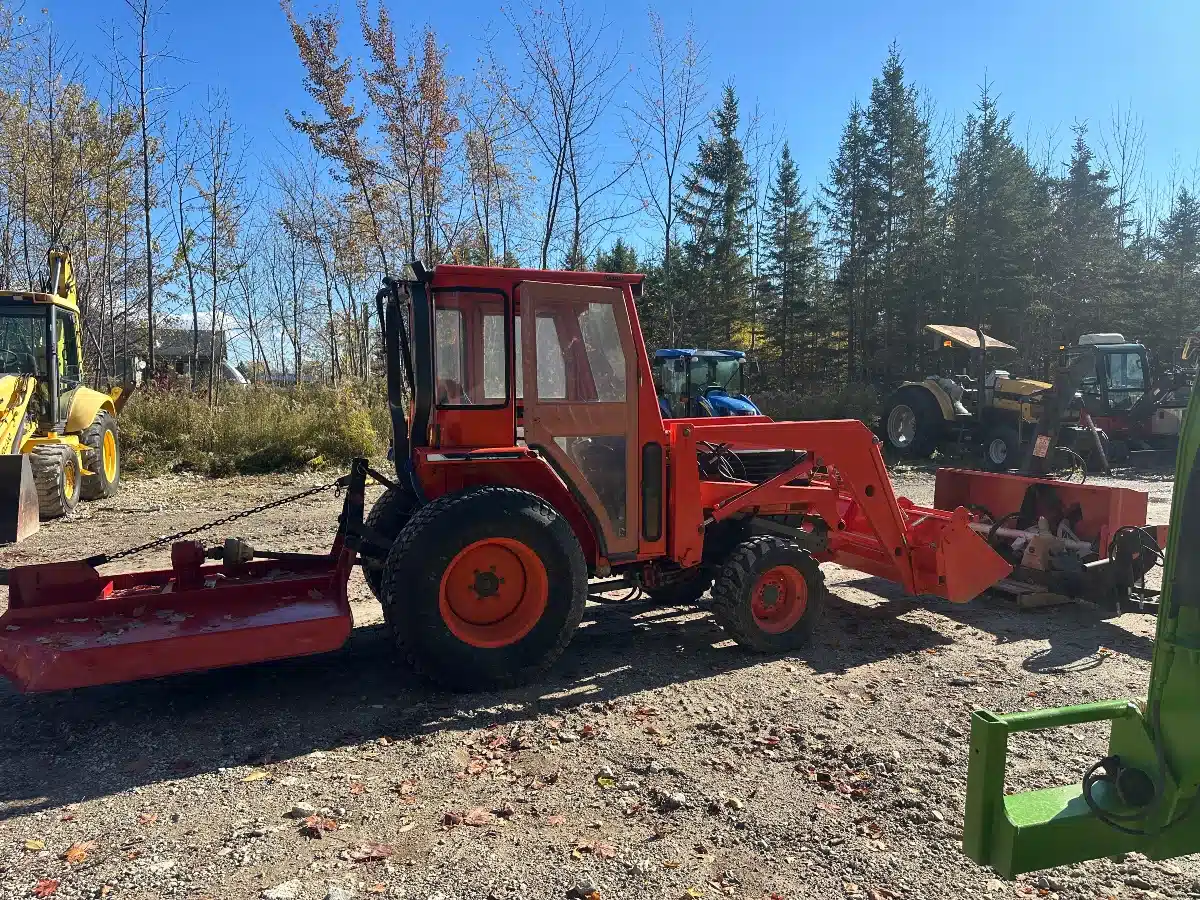 Gallery image 2 for Used 2002 Kubota L3010 Tractor