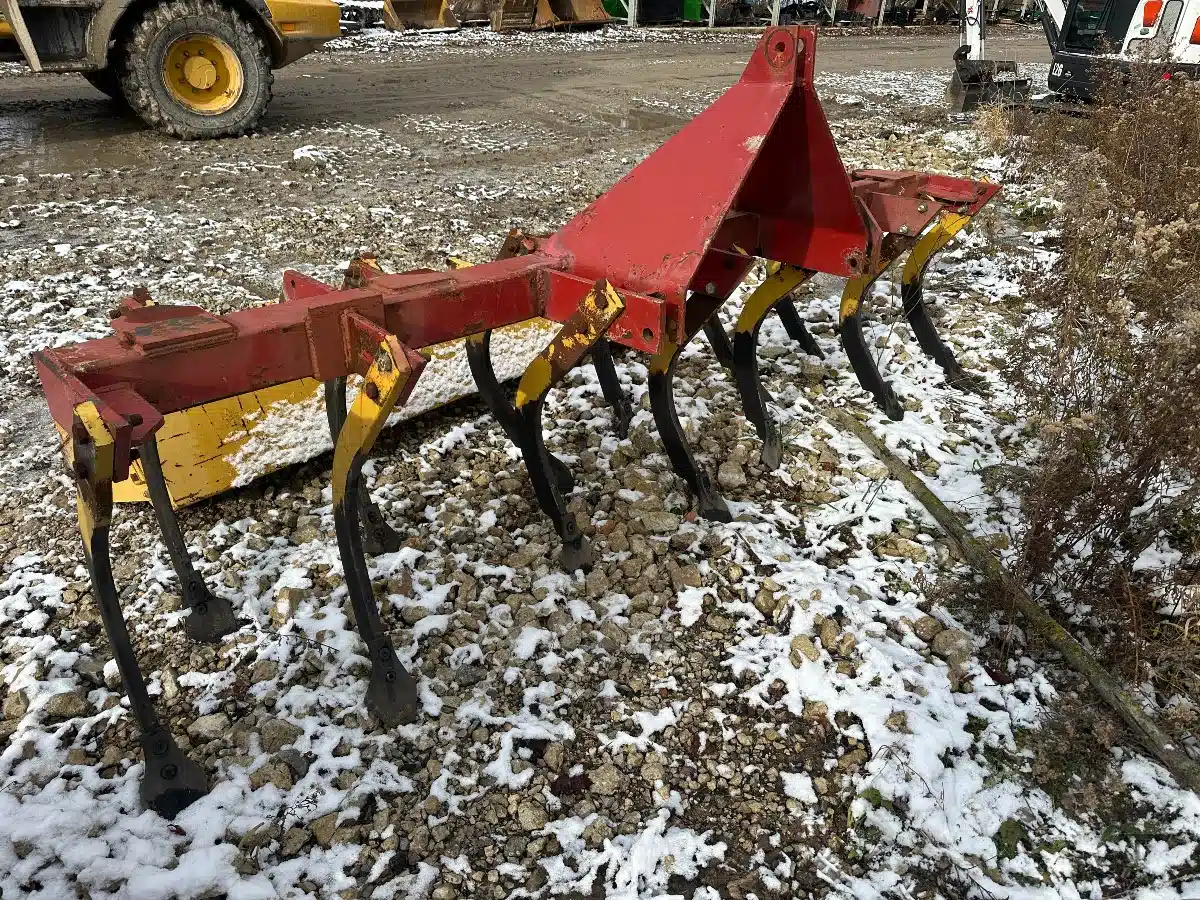 Used 2000 Red Max Chisel plow Chisel Plow