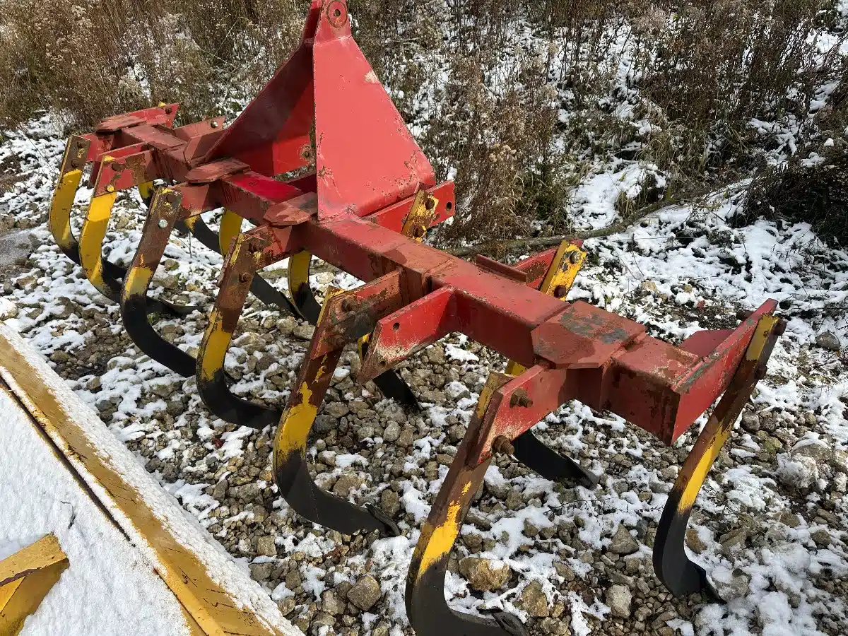 Gallery image 2 for 2000 Red Max Chisel plow Chisel Plow