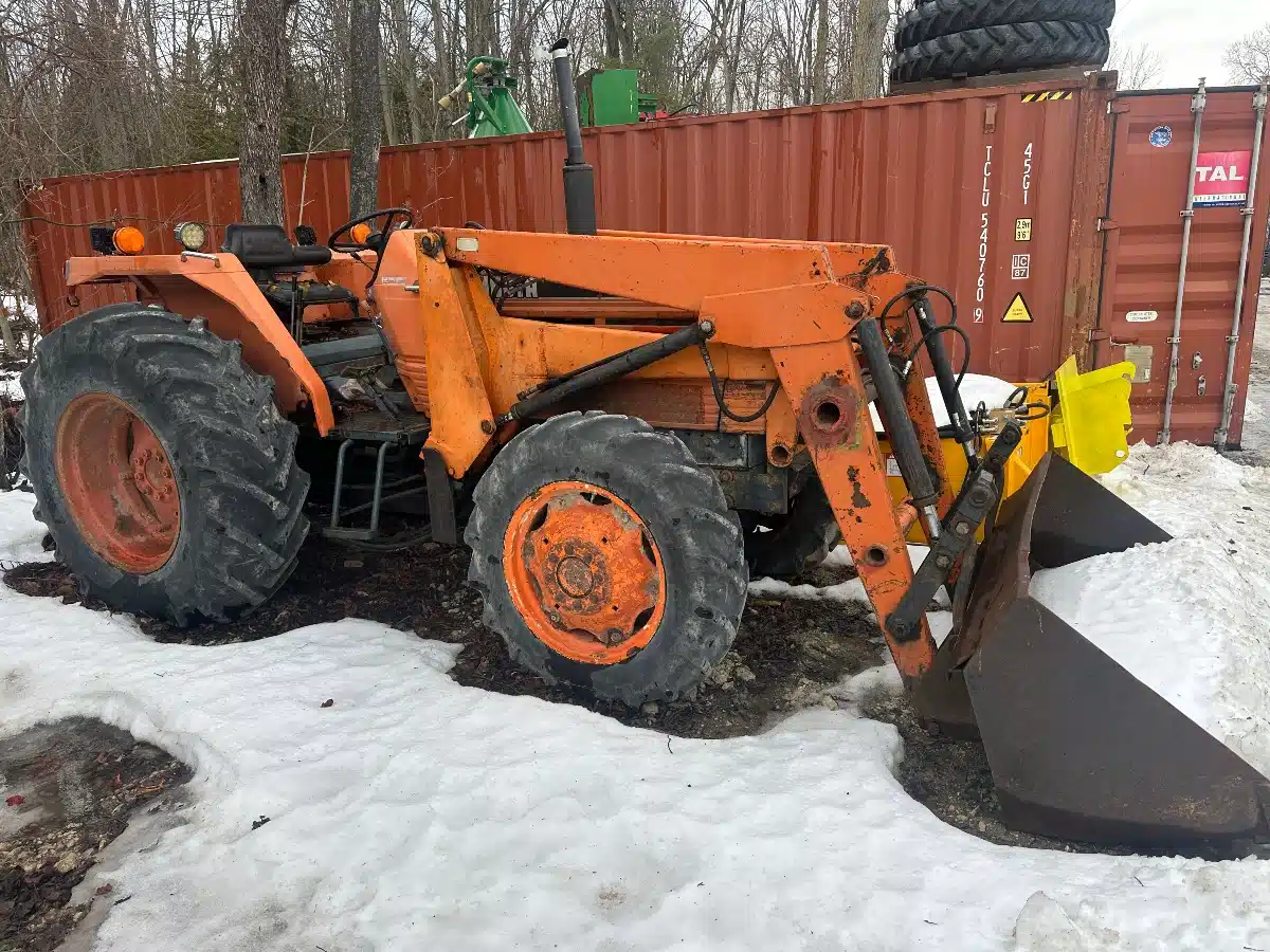 1990 Kubota M6950DT Tractor