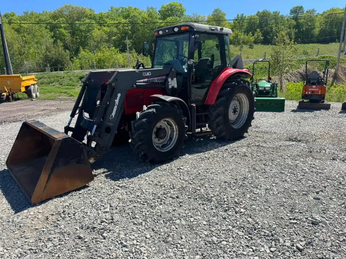 Photo de la Galerie 2 pour 2005 Massey Ferguson 5455 Tracteur