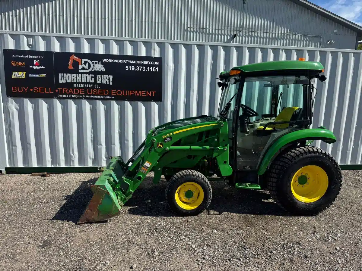 Photo de la Galerie 2 pour John Deere 3033R Tracteur