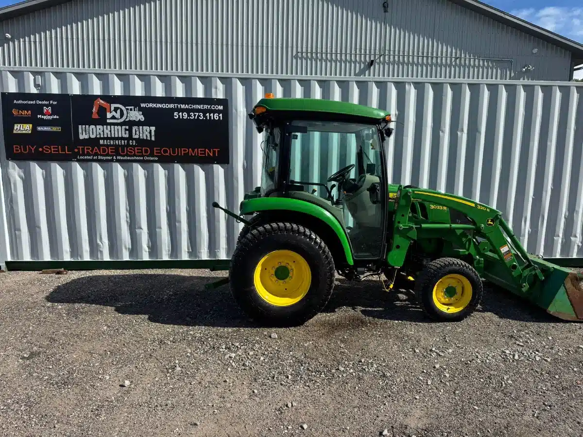 Photo de la Galerie 1 pour John Deere 3033R Tracteur