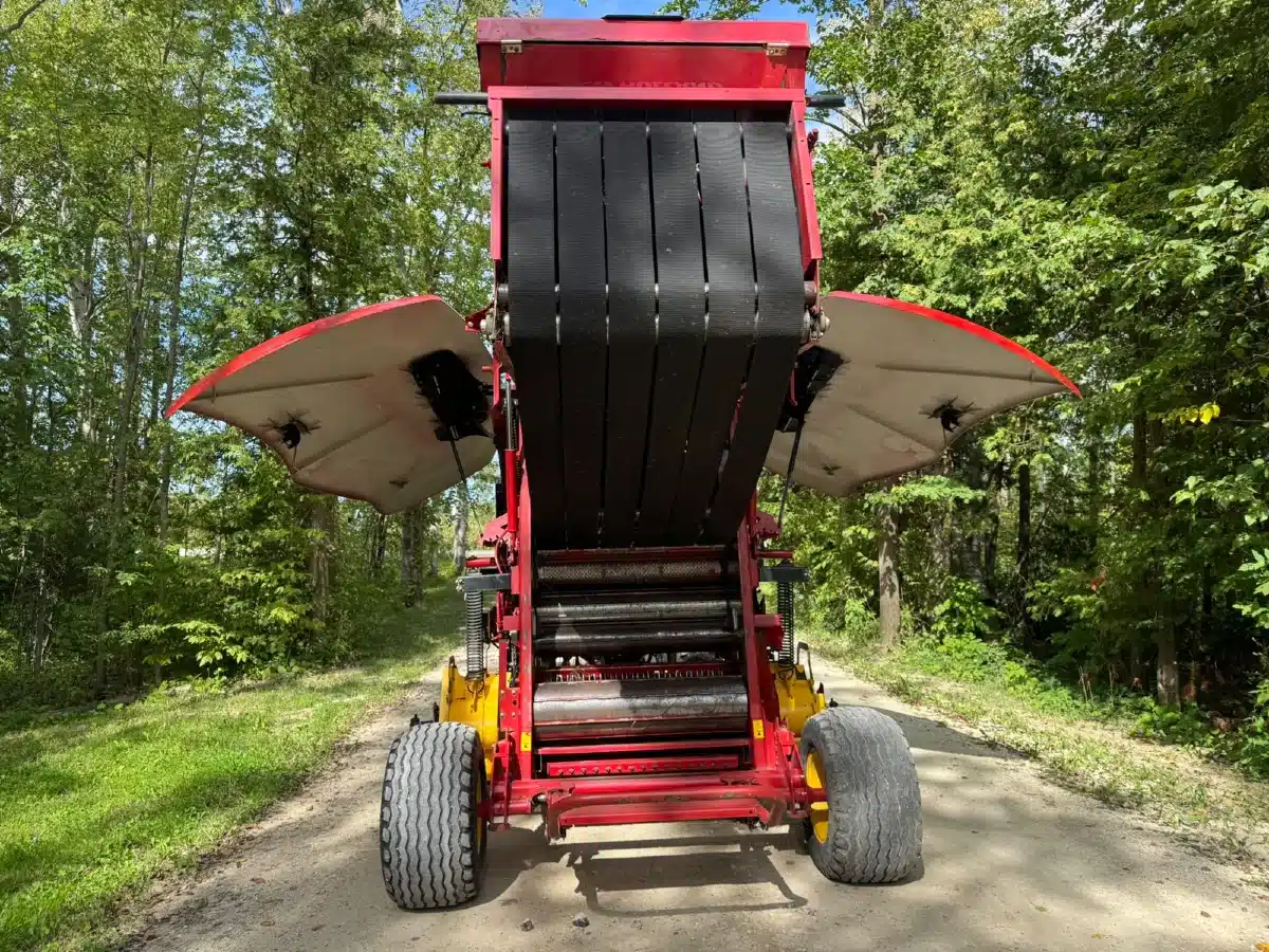 Gallery image 2 for 2018 New Holland BR450 Crop Chopper