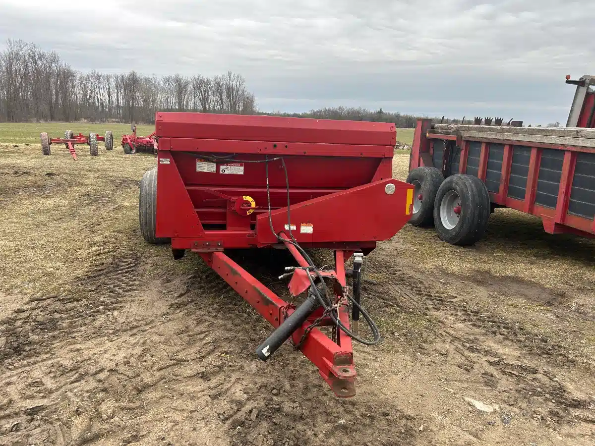 Gallery image 2 for Used New Holland 195 Manure Spreader
