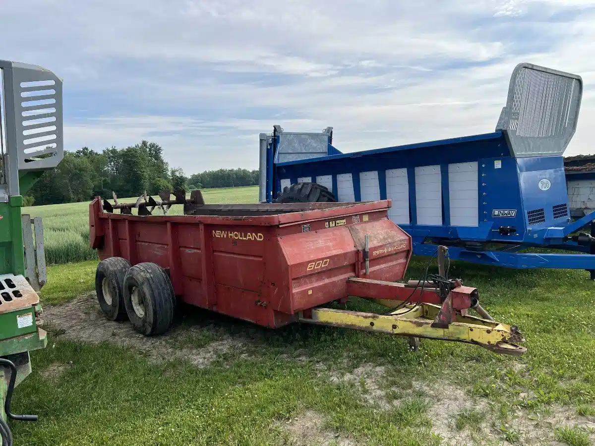 Gallery image 1 for Used New Holland 800 Manure Spreader