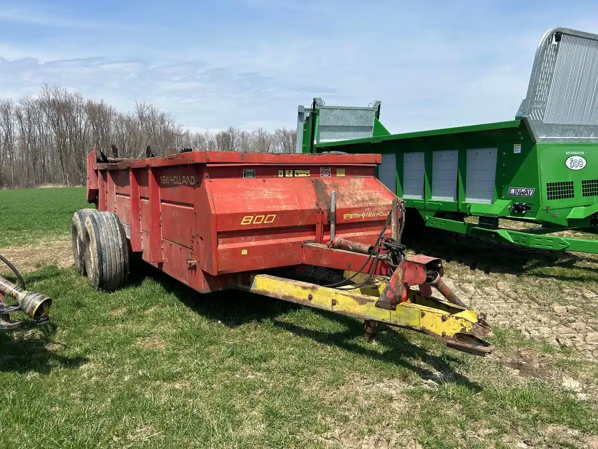 Gallery image 2 for Used New Holland 800 Manure Spreader