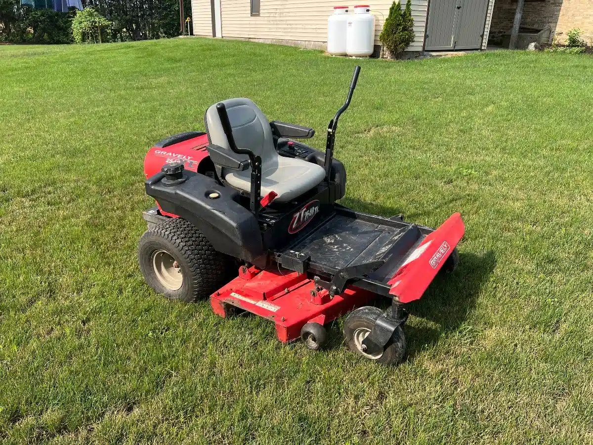 Gallery image 1 for Used Gravely ZT 2548XL Mower - Zero Turn