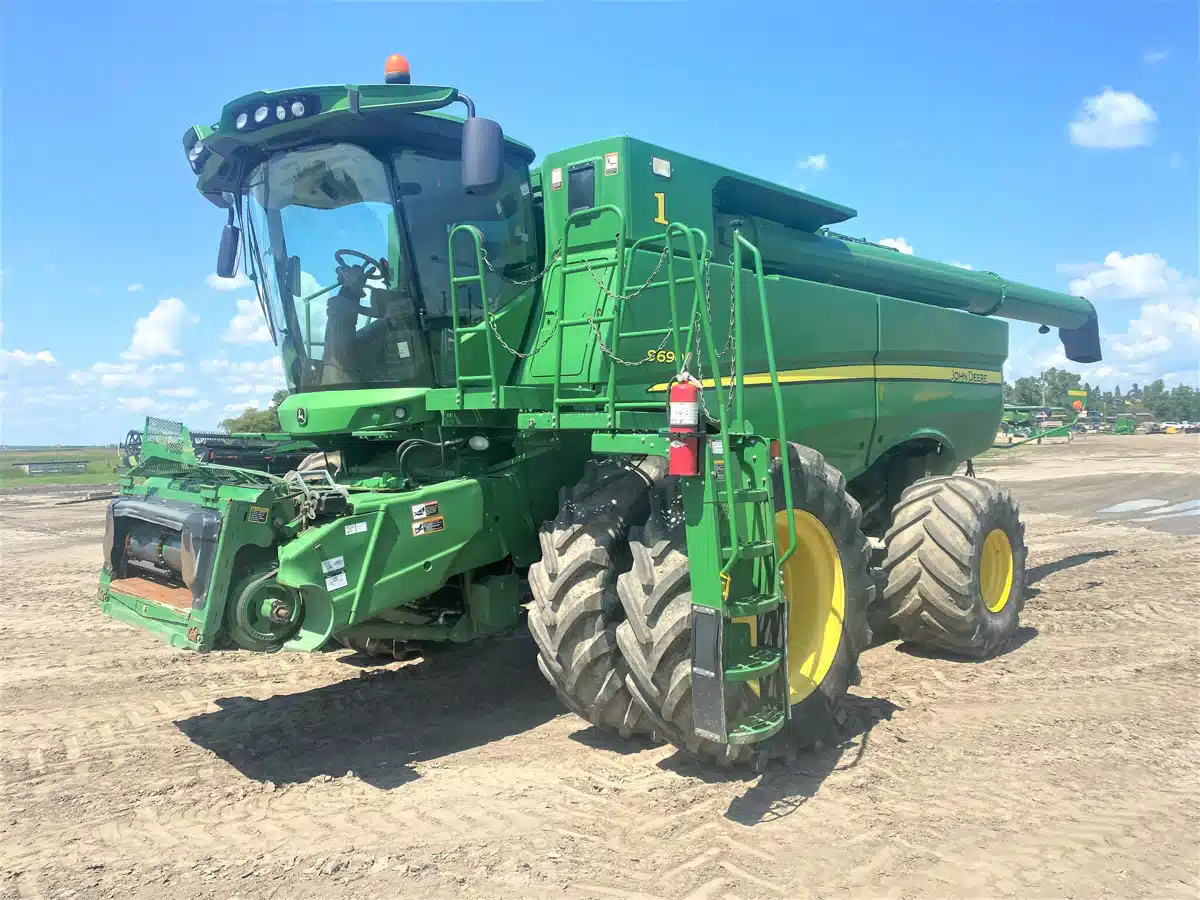Gallery image 1 for Used 2014 John Deere S690 Combine