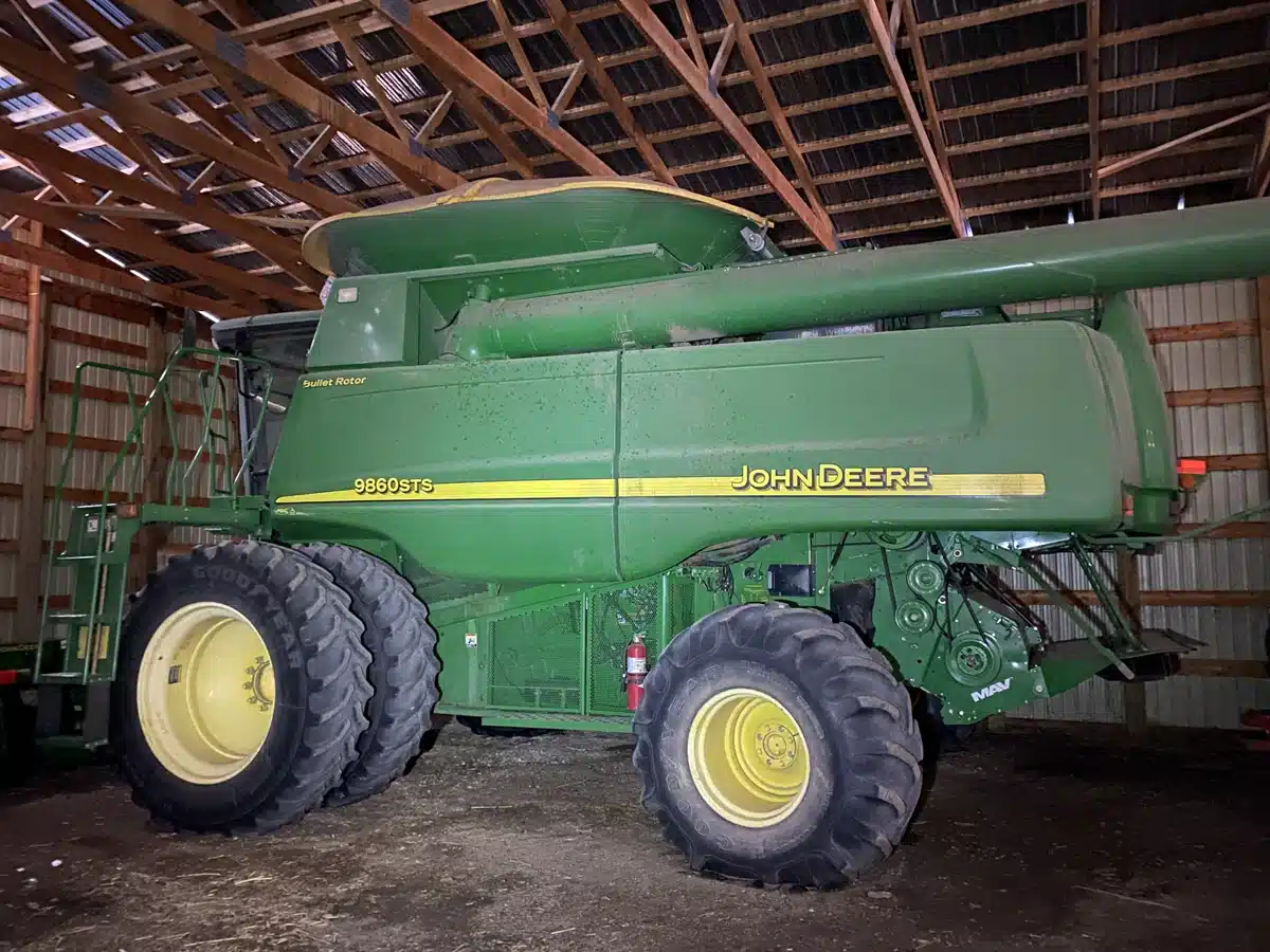 Gallery image 2 for Used 2006 John Deere 9860 STS Combine